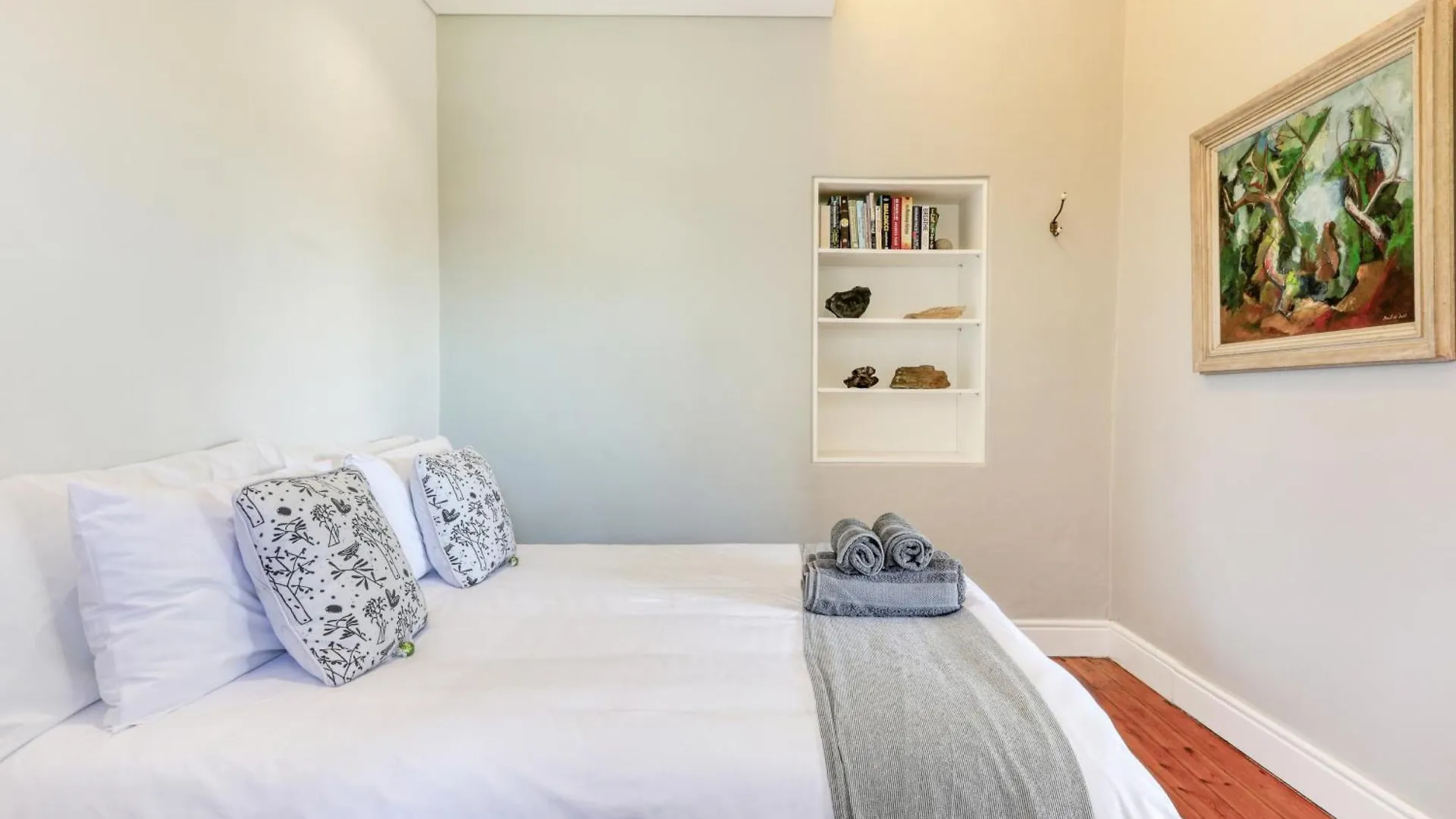 Behr Road Apartment With Sea View Patio Cape Town